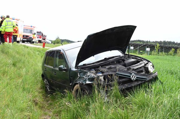 Verkehrsunfall, zwei PKW frontal